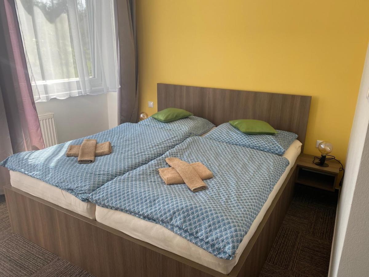 Penzion&restaurant Teplanka Považská Bystrica Buitenkant foto