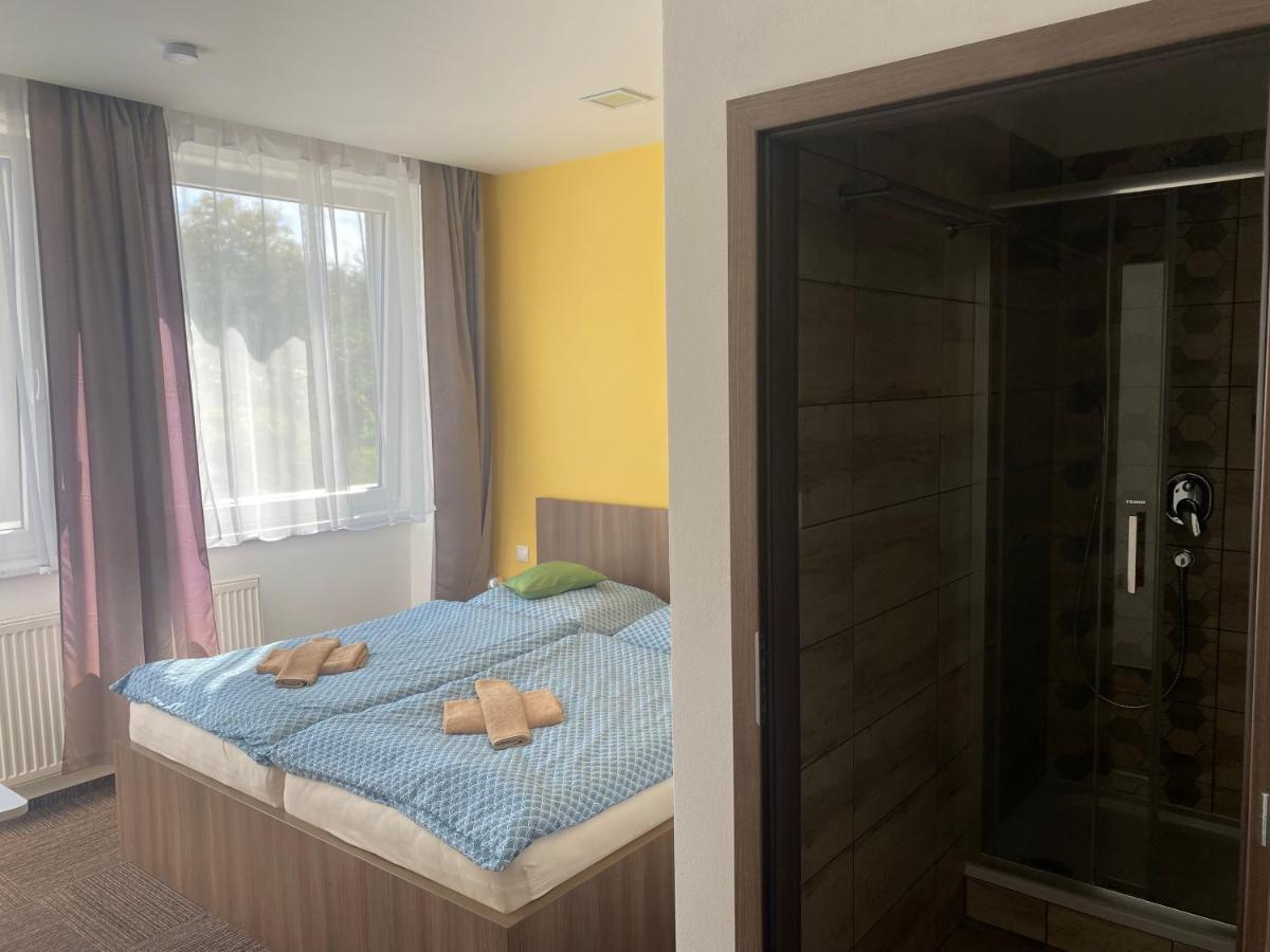 Penzion&restaurant Teplanka Považská Bystrica Buitenkant foto